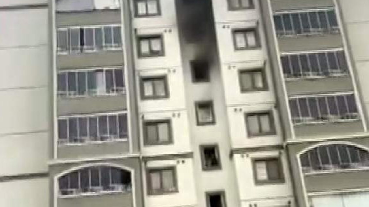 Karabük’te 9 katlı binada çıkan yangın paniğe neden oldu: 5 kişi hastaneye kaldırıldı
