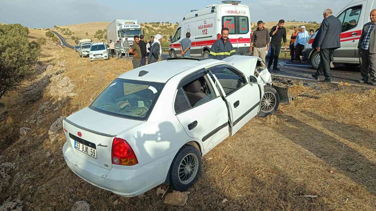 Mardin’de iki otomobil çarpıştı: 4 yaralı
