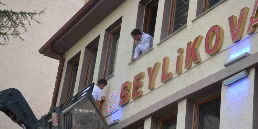 Beylikova Belediyesi tabelasına ’T.C.’ ibaresi eklendi