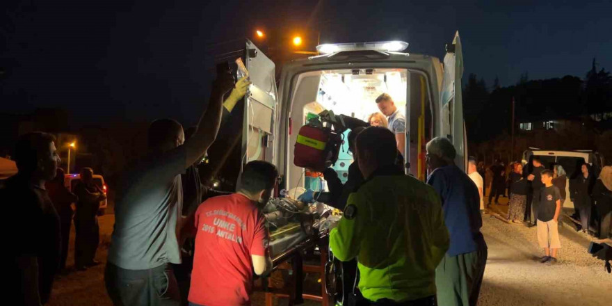 Burdur’da kamyonetle çarpışan motosikletteki 2 çocuk ağır yaralandı