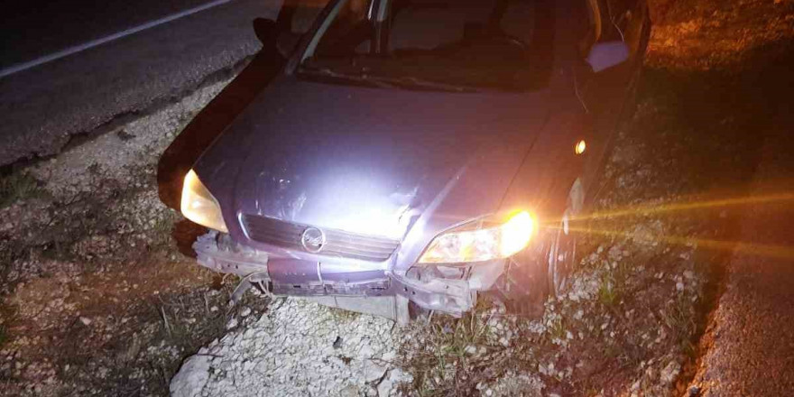 Burdur’da kontrolden çıkan otomobil refüje düştü: 2 yaralı