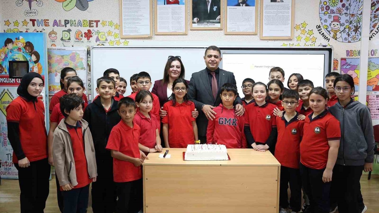 Sınıf başkanlığı seçiminde verdiği sözü tuttu
