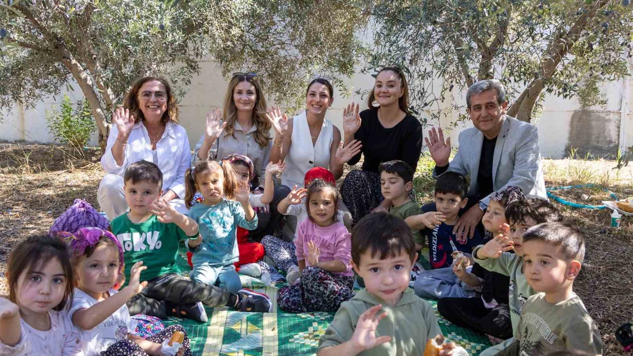 Manavgat’ta minik ellerden zeytin hasadı
