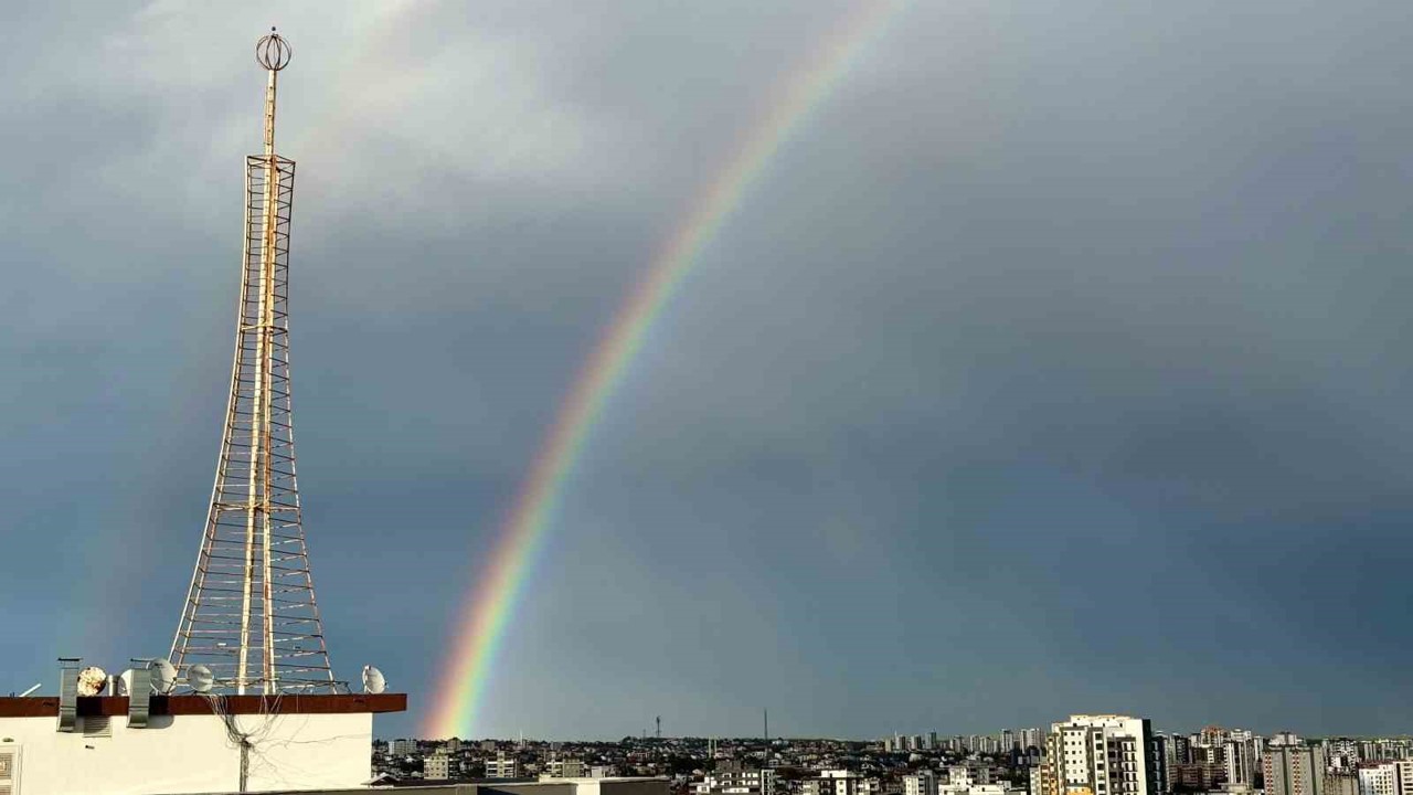 Adana’da yağmur sonrası gökkuşağı oluştu
