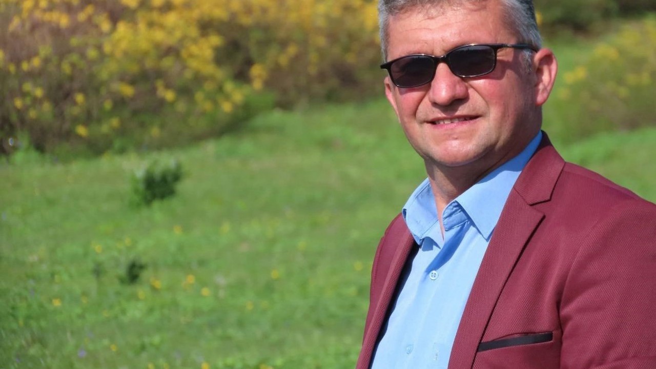 Sahnede kalp krizi geçiren sanatçı toprağa verildi
