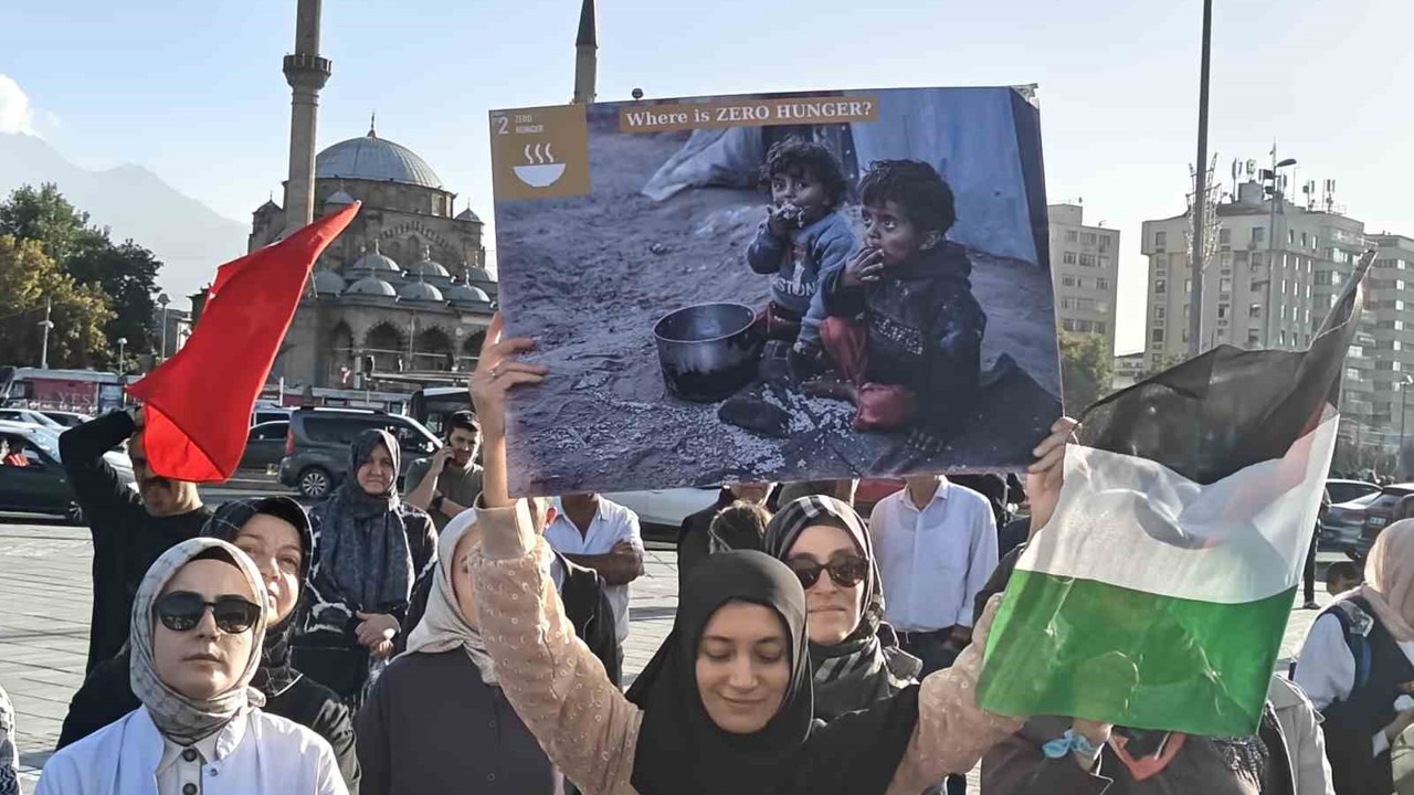 Beyaz önlüklüler Gazze için yürüdü
