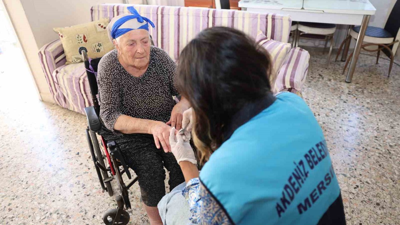 Akdeniz Belediyesinden binlerce haneye temizlik ve bakım desteği
