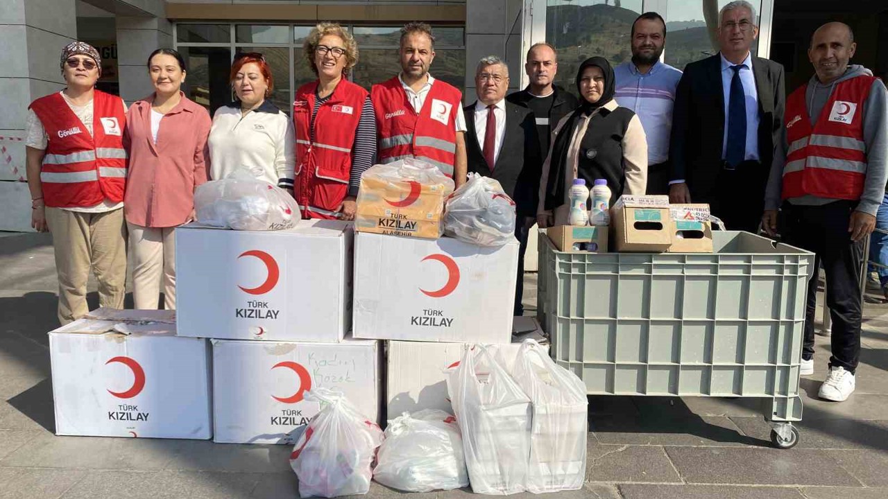Alaşehir Kızılay’dan Devlet Hastanesi Sosyal Marketine 600 kalem yardım

