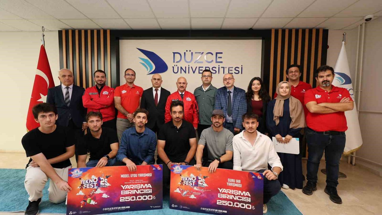 TEKNOFEST’te dereceye giren öğrencilerle bir araya geldi
