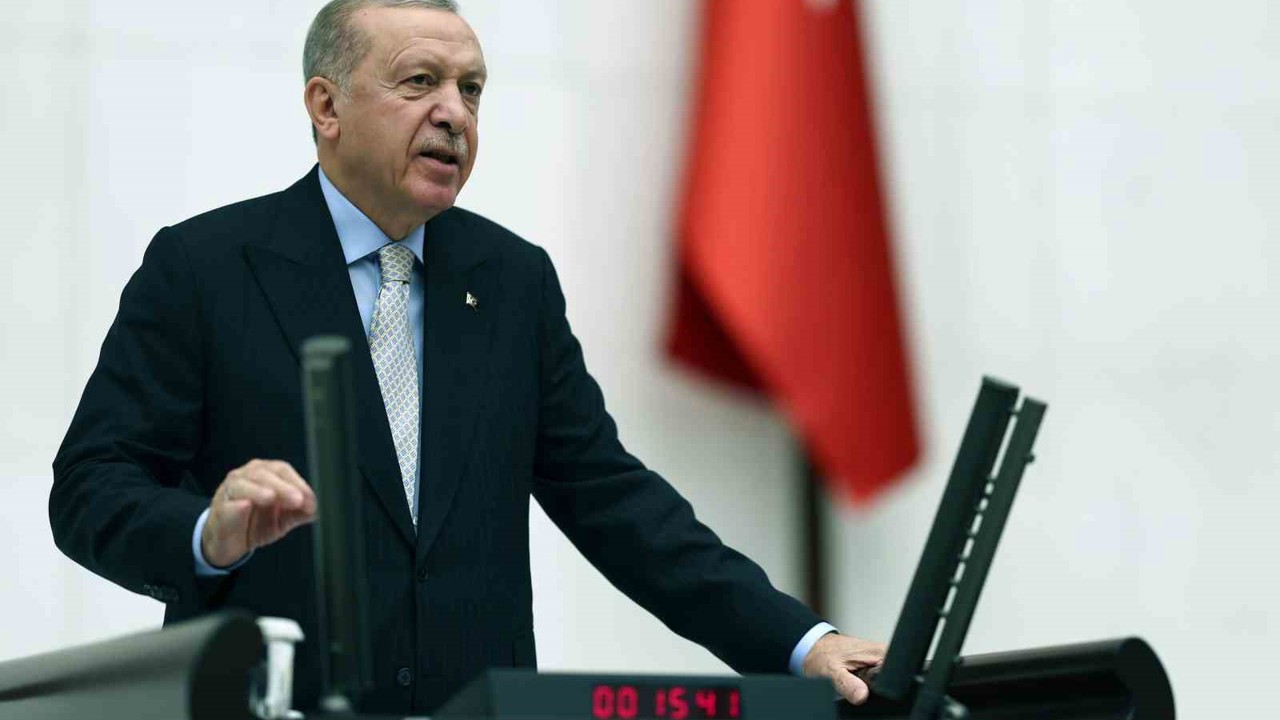 Cumhurbaşkanı Erdoğan: "Önceliğimiz, halkımızın hayat pahalılığı sorununu kalıcı olarak çözmektir. 2026 senesi Türkiye ekonomisinde adeta bir reform yılı olacak. Sanayiden teknolojiye, tarımdan enerjiye, ekonomimizin tüm ala