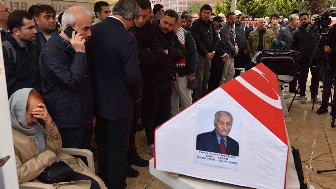 Usta şair ve yazar Yavuz Bülent Bakiler son yolculuğuna uğurlandı
