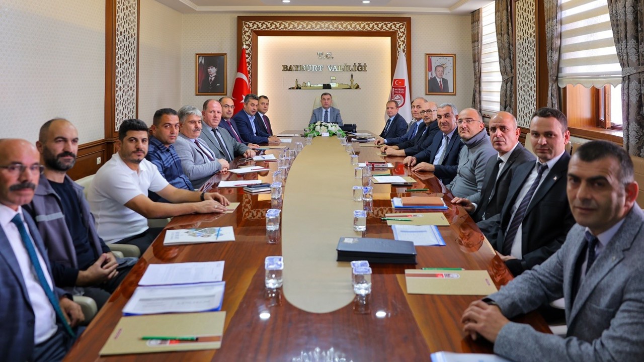 Köylerin altyapı ve hizmet ihtiyaçları toplantıda değerlendirildi
