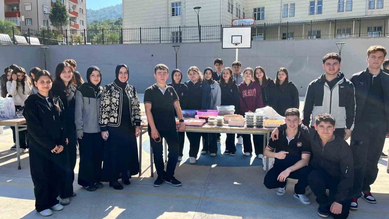 Soma Ali Uzunoğlu Lisesi’nden Gazze’ye yardım eli
