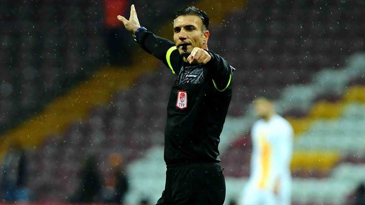 Fenerbahçe - Antalyaspor maçının VAR’ı Özgür Yankaya oldu
