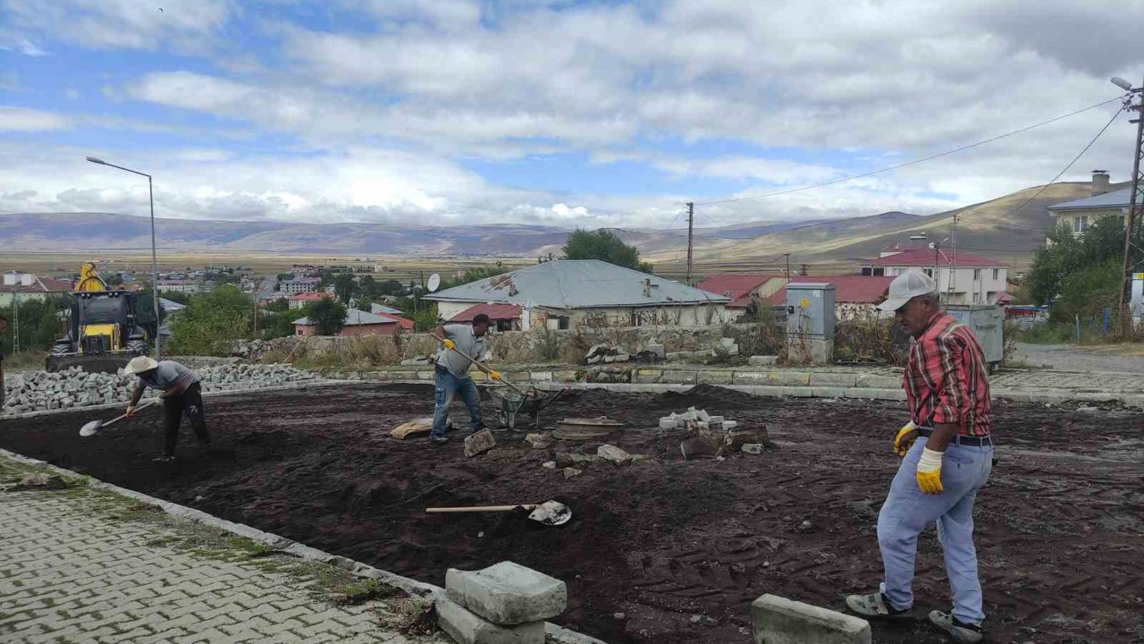 Ardahan’da yol yapım çalışmaları sürüyor
