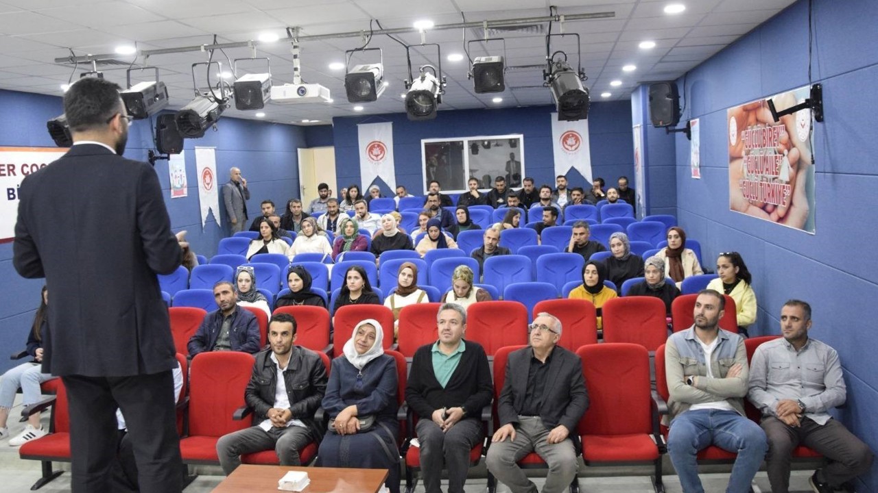 Muş’ta Aile ve Sosyal Hizmetler İl Müdürlüğü personeline travma eğitimi
