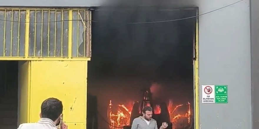 Cam imalathanesindeki kamyonet alev alev yandı