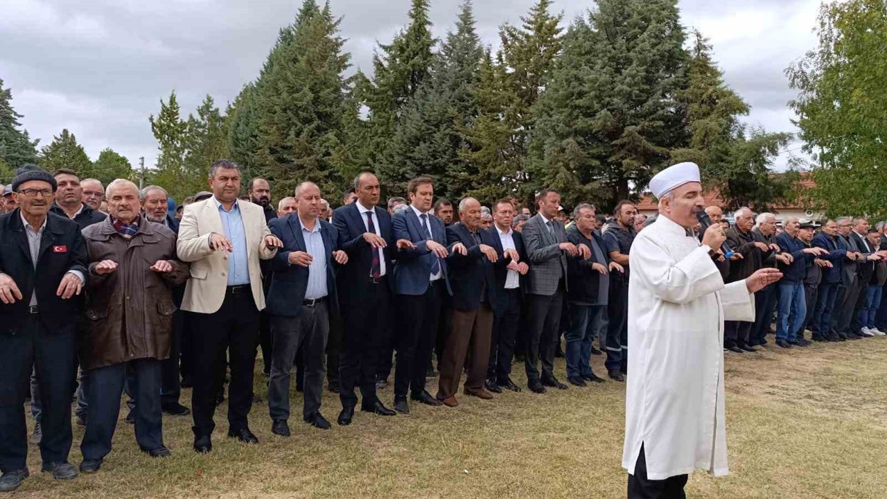 Kütahya’da duanın ardından yağan yağmur, katılımcılarda büyük sevinç oluşturdu
