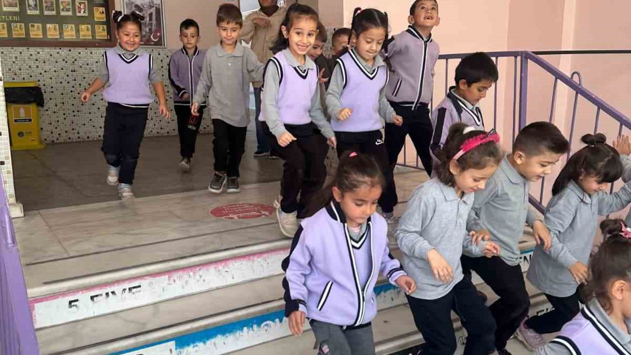 Okulda deprem tahliye tatbikatı yapıldı
