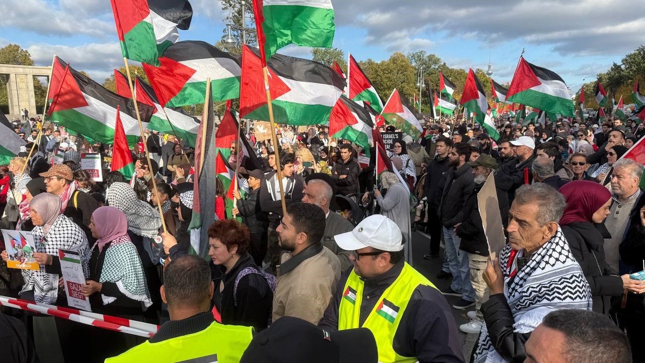 Gazze’de ateşkes sonrası Berlin’de 16 bin kişi Filistin’e destek gösterisinde buluştu
