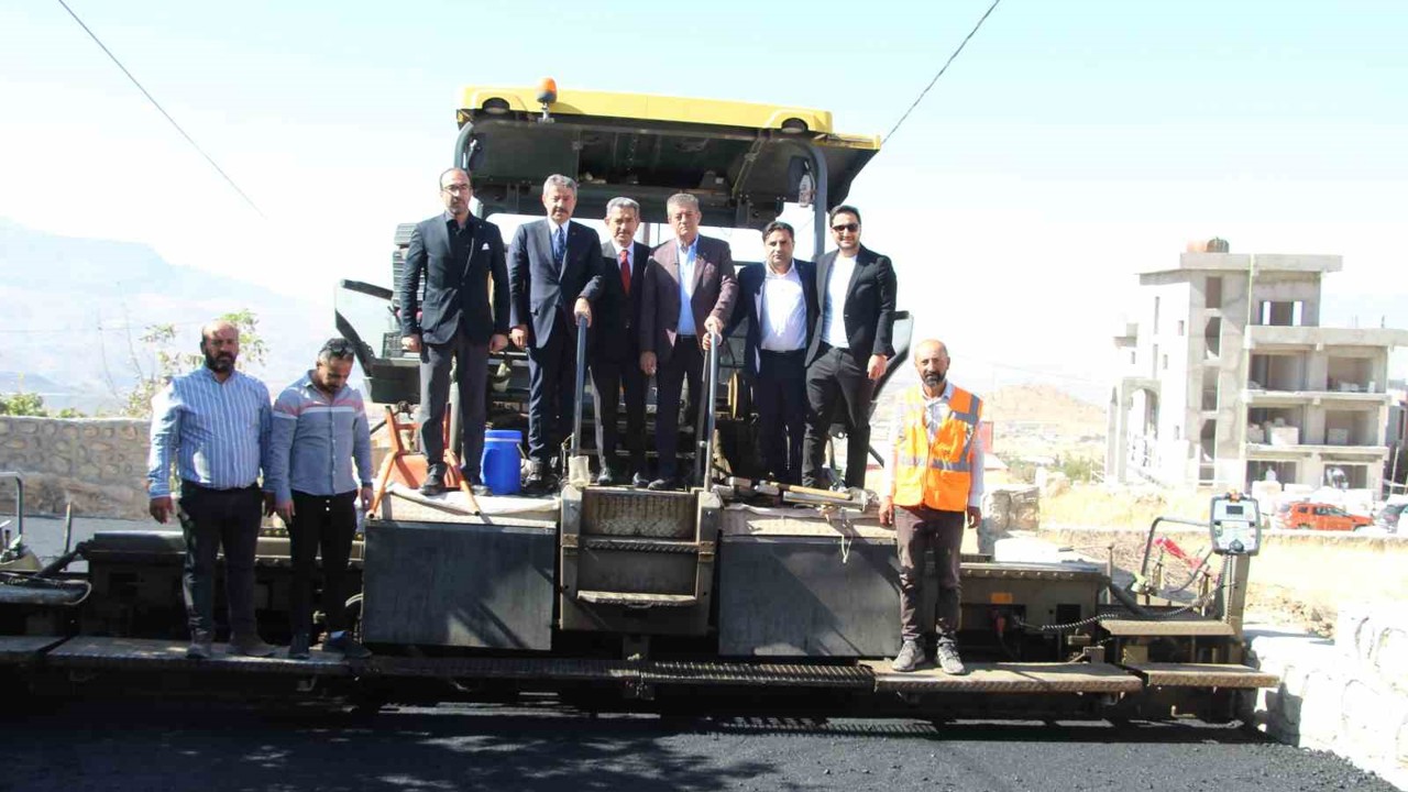 Şırnak Belediyesinde Turgut Özal Yaşam Parkında asfalt serimi
