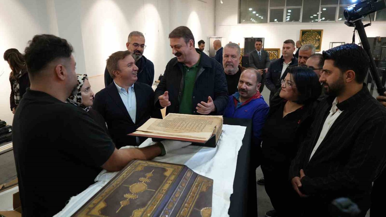 Mukaddes emanetleri görmek isteyenler soluğu bu sergide aldı
