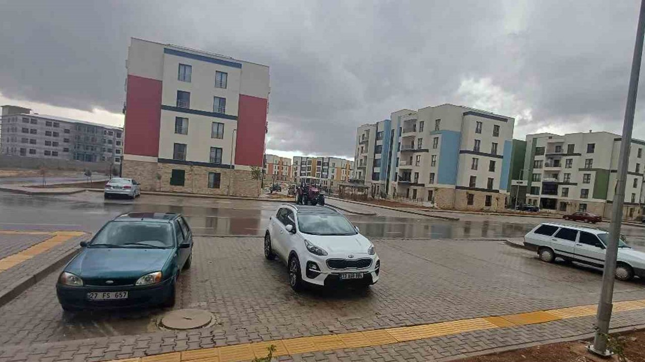 Araban’da etkili olan yağış çiftçileri mutlu etti
