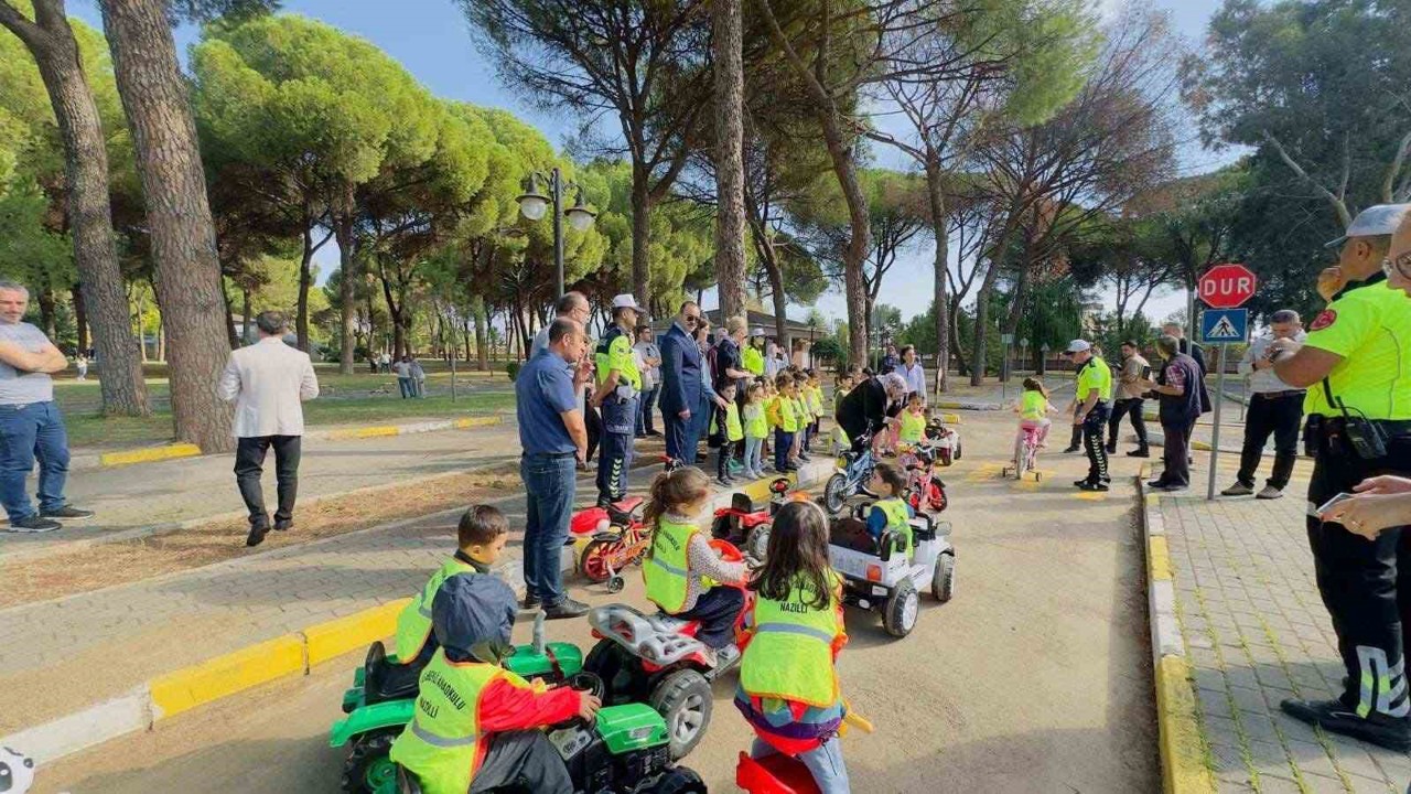 Nazilli’de 45 öğrenci trafik dedektifi oldu
