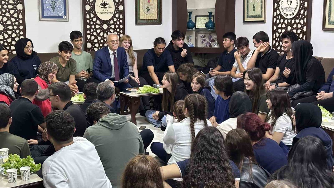 Gençlik temsilcileriyle bir araya geldi
