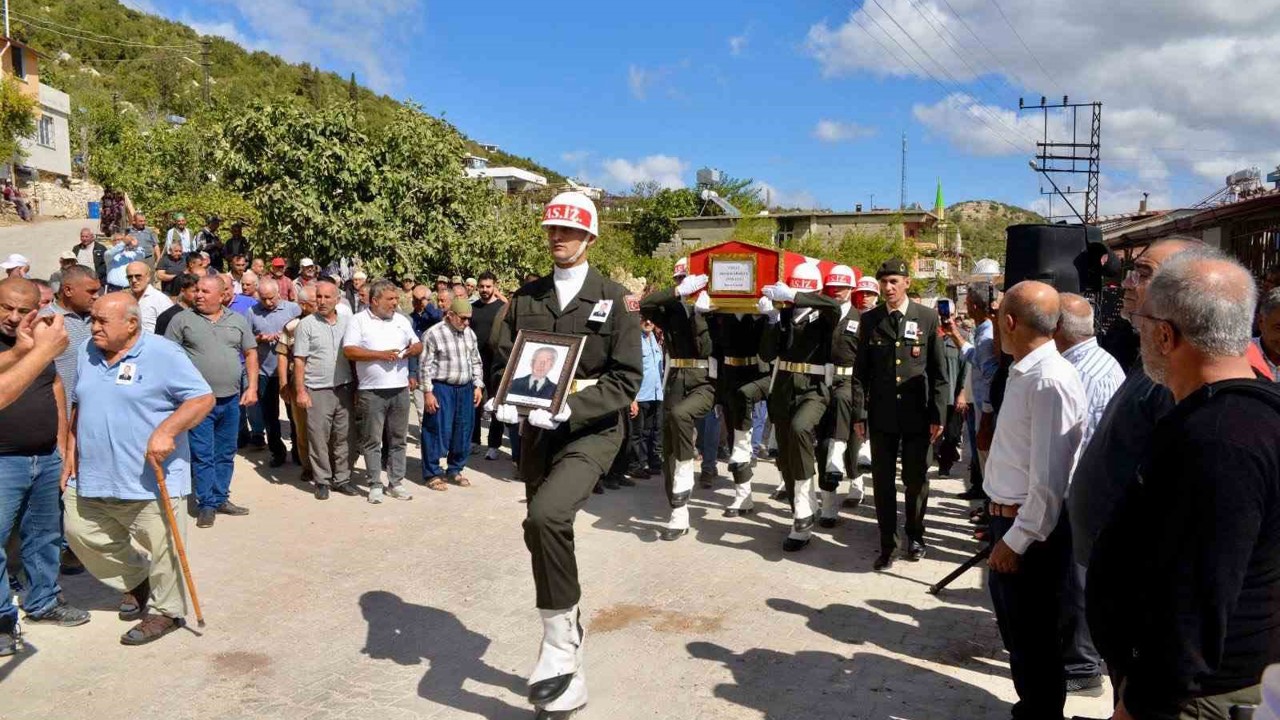 105 yaşında hayatını kaybeden Kore Gazisi son yolculuğuna uğurlandı
