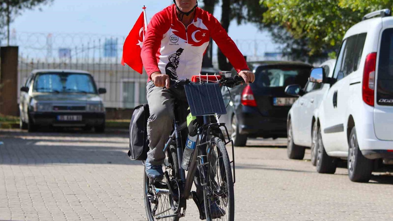 İzmirli gezgin ‘Asrın Felaketi’ne farkındalık için pedal çeviriyor
