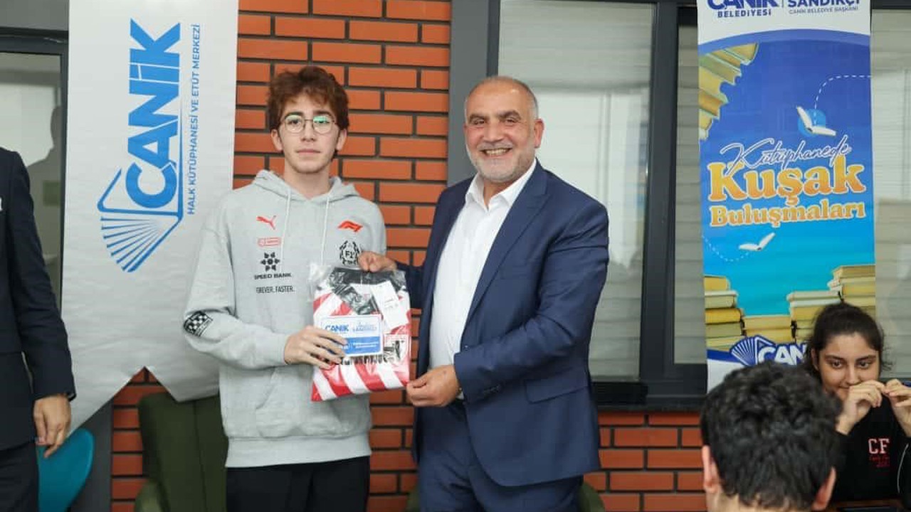Başkan Sandıkçı: "Eğitim yolculuğunda gençlerimizin yanındayız"
