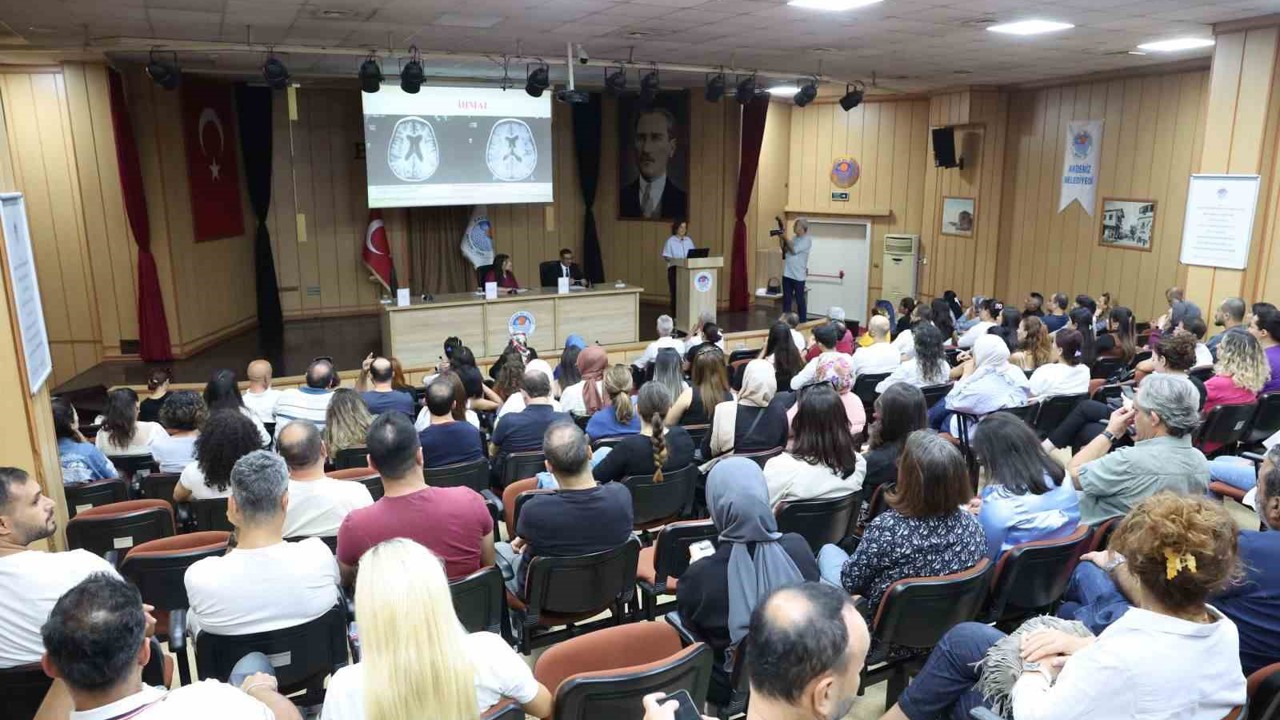 Mersin’de kız çocuklarının güçlenmesi için farkındalık paneli
