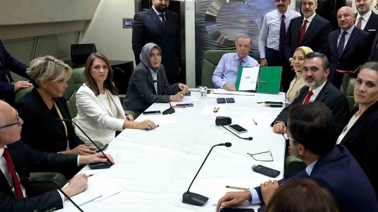 Cumhurbaşkanı Erdoğan: "Türkiye, ABD ve diğer ülkeler bu ateşkesin korunması konusunda kararlı. Yeniden soykırıma dönerse bunun bedelinin ağır olacağını aslında İsrail de biliyor. Biz bunu her fırsatta açıkça ifade ediyoruz.