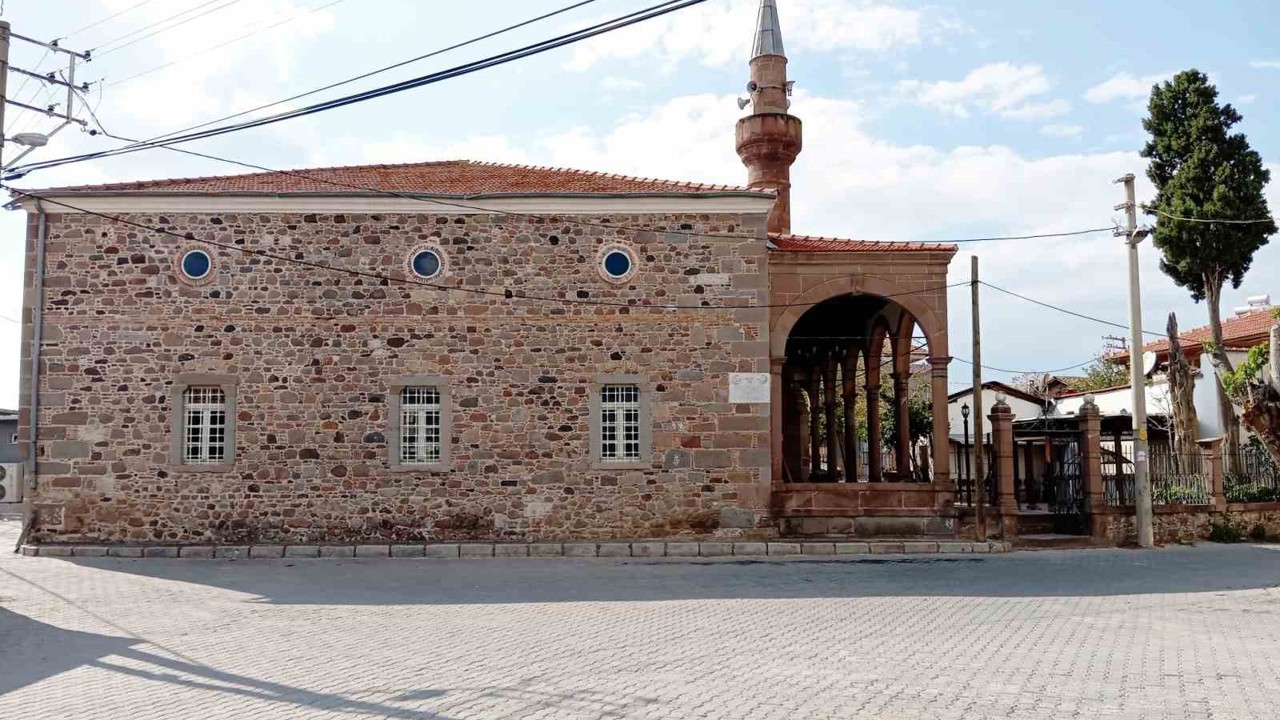 Çatlaklar yüzünden 2 yıldır ibadete kapalı
