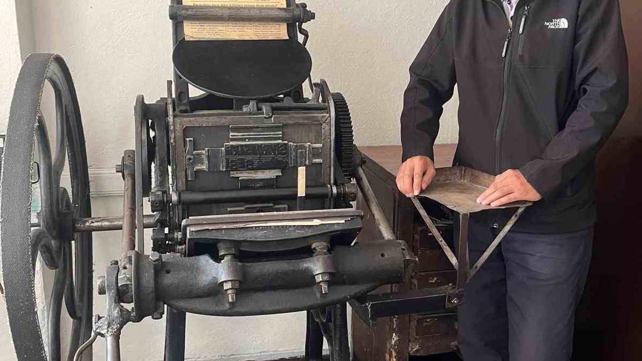 Sivrihisar’da 180 yıllık matbaa baskı makinesi halen çalışıyor

