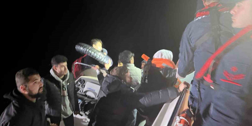 Datça’da 14 düzensiz göçmen kurtarıldı, 2 göçmen kaçakçısı yakalandı