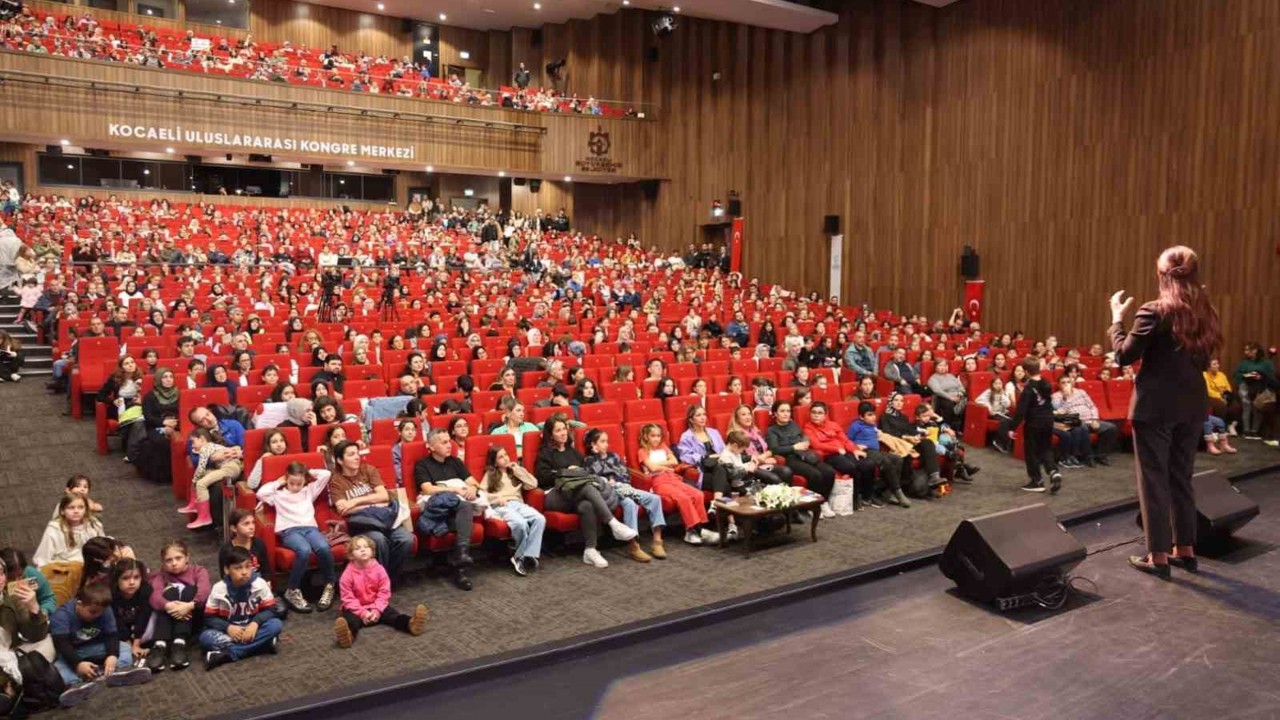 Şermin Yaşar: "Türkçe’nin en orijinal hali köylerde"
