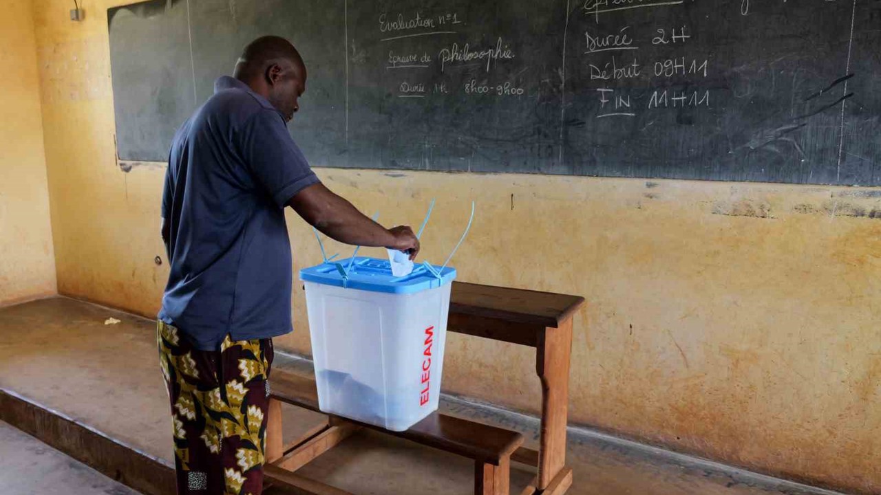 Dünyanın en yaşlı lideri Kamerun Devlet Başkanı Biya, 43 yıllık iktidarını bir dönem daha uzatabilir
