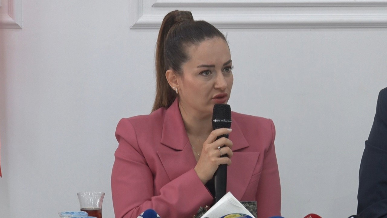 Antalya Büyükşehir Belediye Başkanvekili Özdemir: "Muhittin Başkan günden güne kilo veriyor, bağışıklığı düşüyor"

