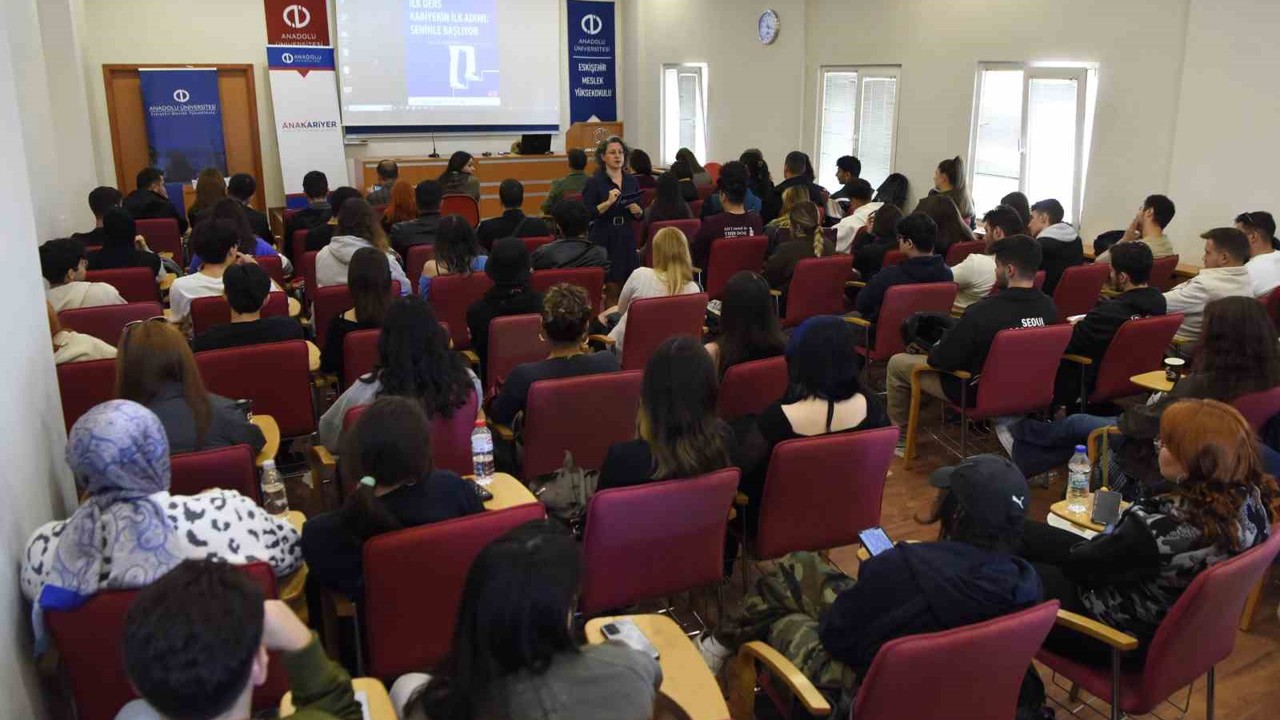 Anadolu Üniversitesi EMYO’da öğrenciler kariyer yolculuklarına hazırlandı
