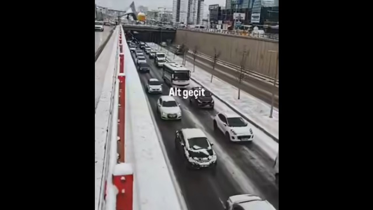 MALATYA’DA KAR DEĞİL, İHMAL FELÇ ETTİ: BELEDİYE UYUDU, ŞEHİR BİRBİRİNE GİRDİ! 