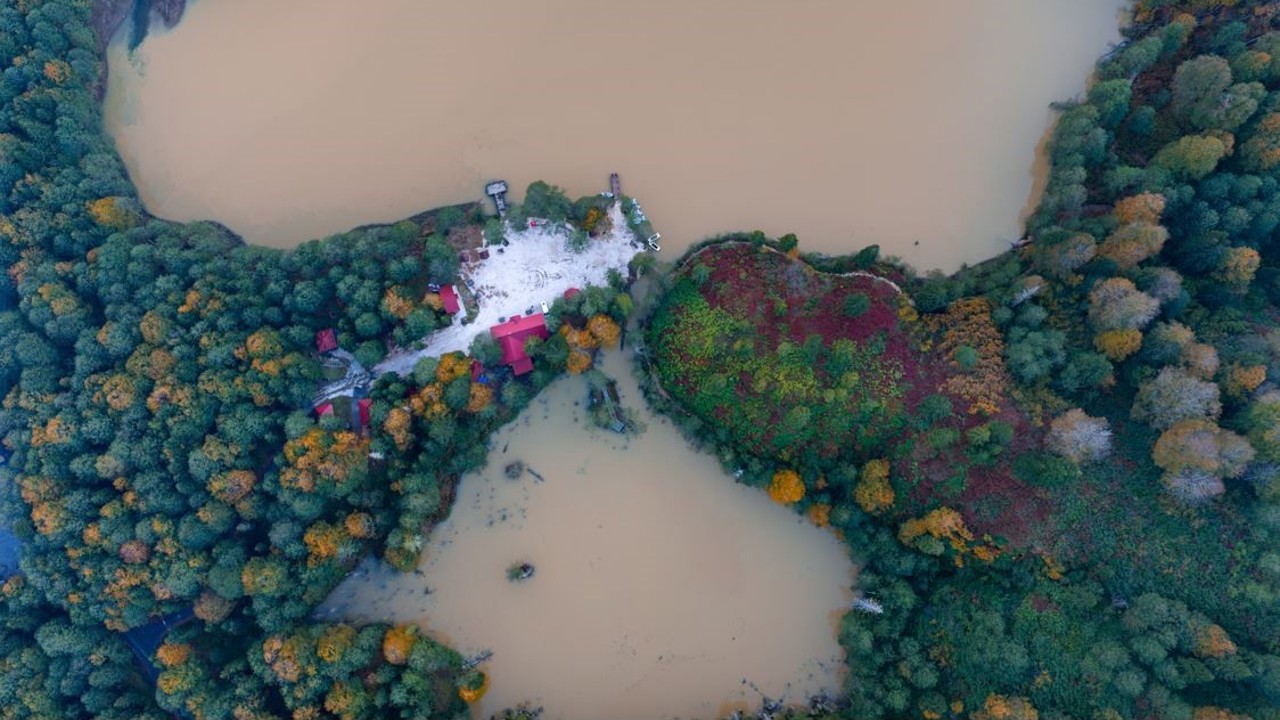 Borçka Karagöl’e en çok sonbahar renkleri yakışıyor

