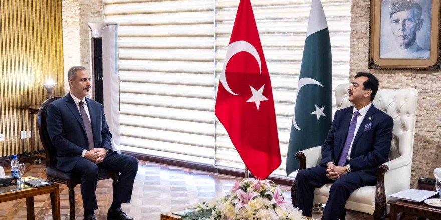 Dışişleri Bakanı Fidan, Pakistan Senato Başkanı Gilani ile görüştü