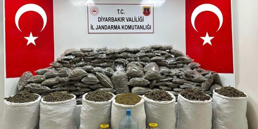Diyarbakır’da EYP ve teröristlere ait yaşam malzemeleri ele geçirildi