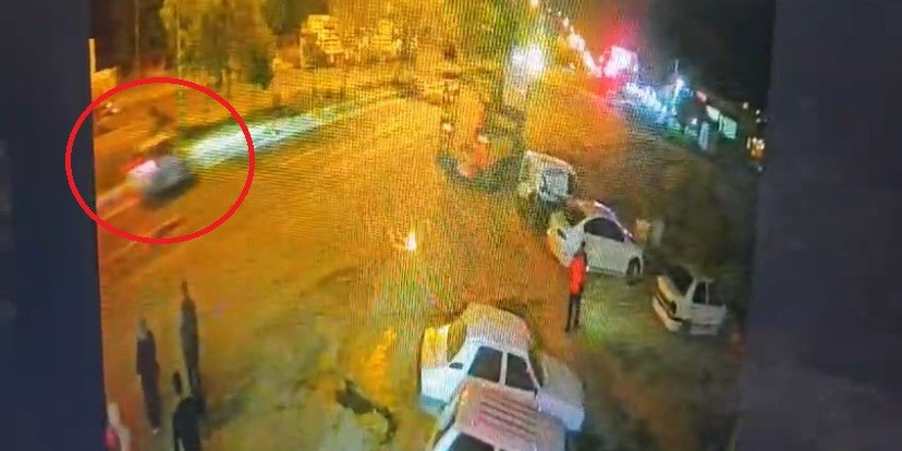 Diyarbakır’da yolun karşısına geçmek isteyen genç kıza otomobil böyle çarptı