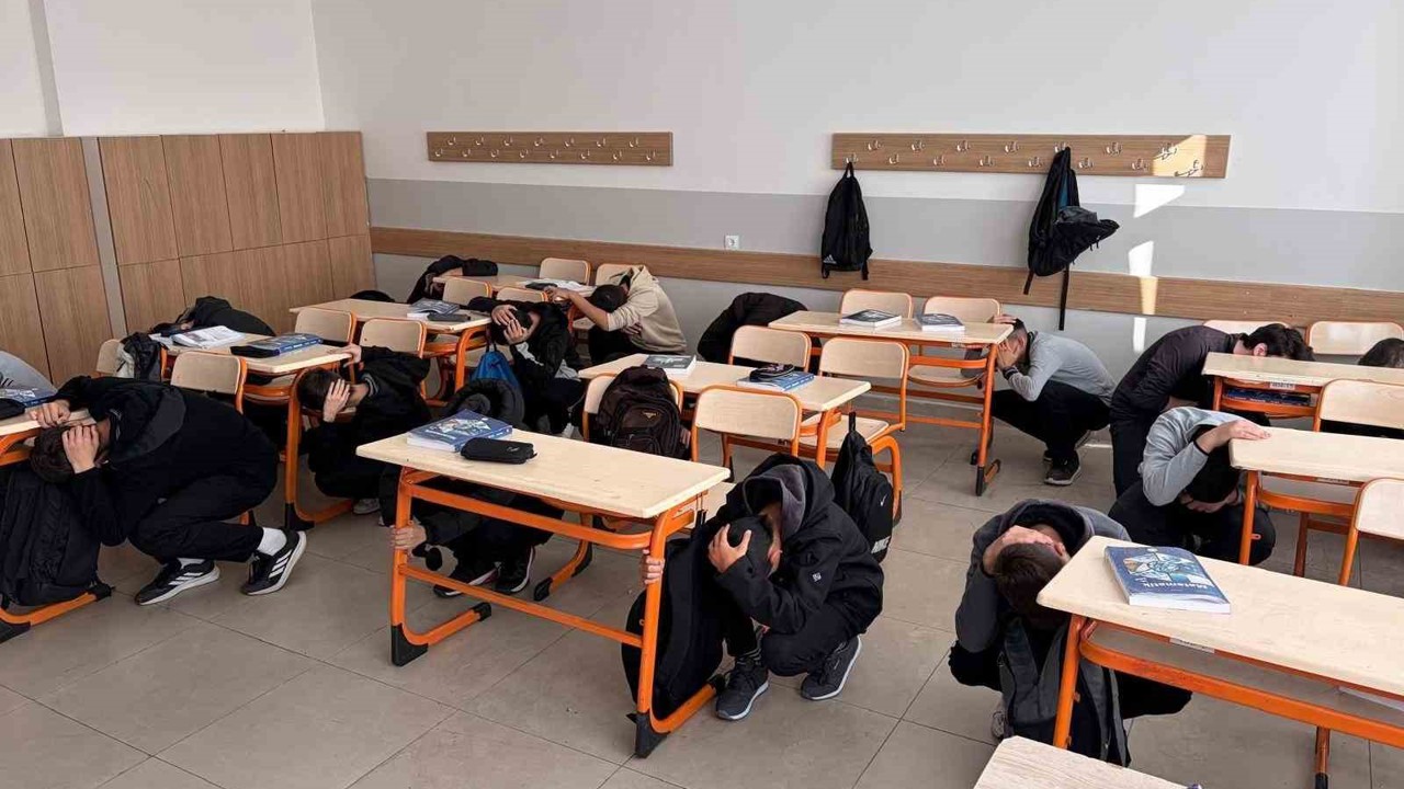 Kütahya’da tüm okullarda eş zamanlı deprem tatbikatı
