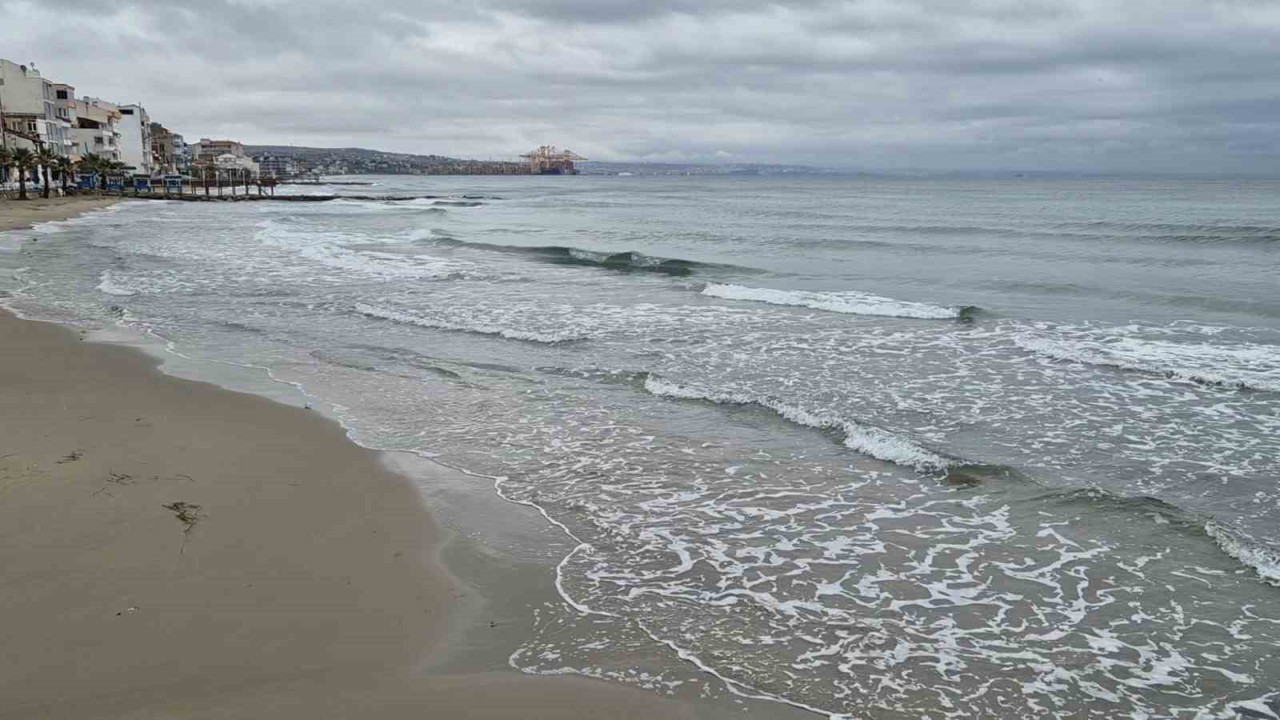 Poyraz balıkçıları limana döndürdü
