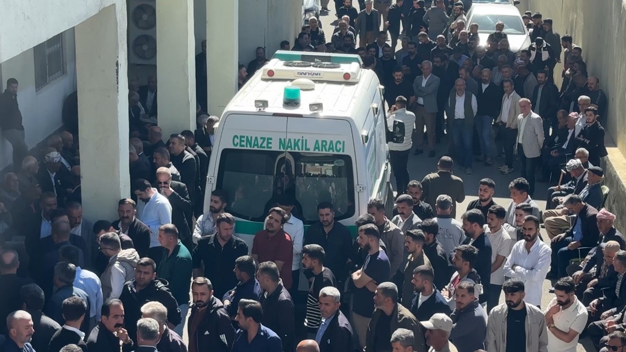 Yüksekova’da bıçaklı saldırı: 21 yaşındaki genç hayatını kaybetti
