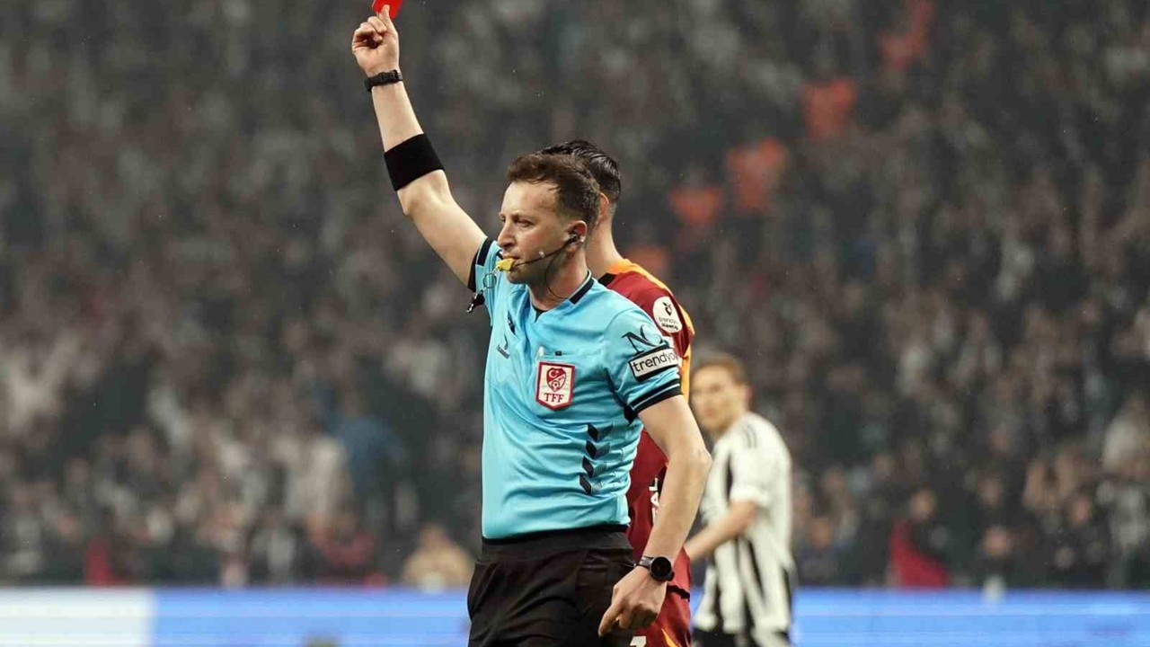 Galatasaray-Beşiktaş derbileri bol kırmızı kartlı geçiyor!
